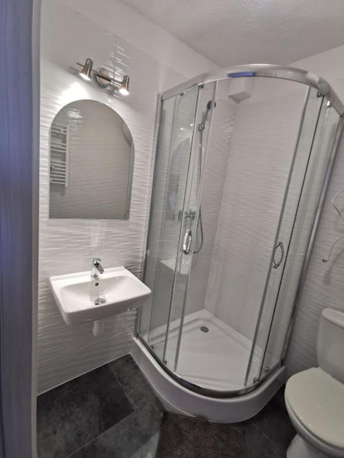 Hotel Pokoje dwuosobowe Rowy  Zewnętrze zdjęcie